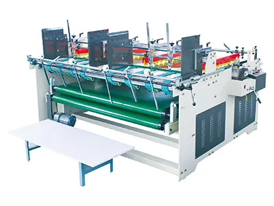 Plieuse-colleuse (type presse)